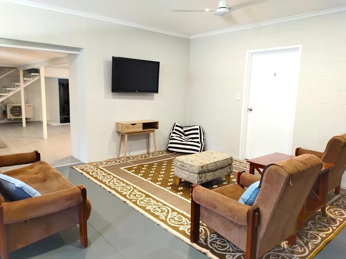 Superior Private Bedroom & Ensuite - City & Strand Beach Location Townsville